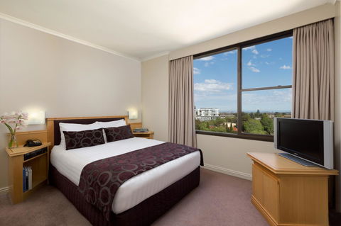 Rydges North Sydney - Pubs and Clubs 4