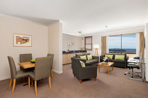 Rydges North Sydney - Pubs and Clubs 5