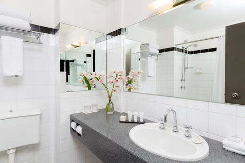 Rydges North Sydney - Pubs and Clubs 12