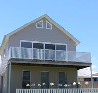 Red Waratah - Pubs and Clubs