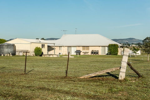 Madigan Wine Country Cottages - Pubs and Clubs 32