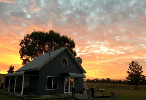 Madigan Wine Country Cottages - Pubs and Clubs 15