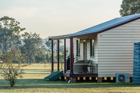 Madigan Wine Country Cottages - Pubs and Clubs 35