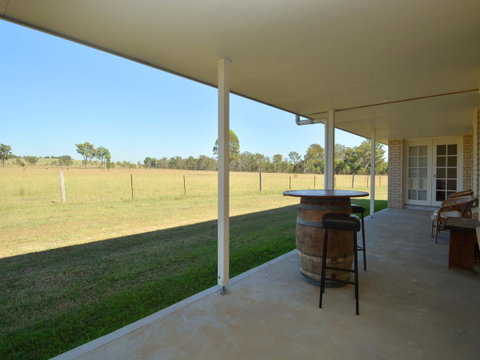 Madigan Wine Country Cottages - Pubs and Clubs 40