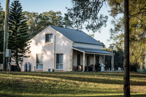 Madigan Wine Country Cottages - Pubs and Clubs 38
