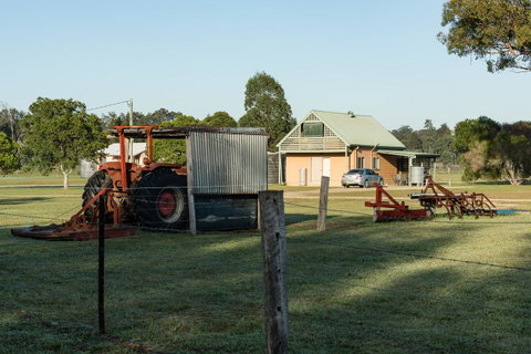 Madigan Wine Country Cottages - Pubs and Clubs 28