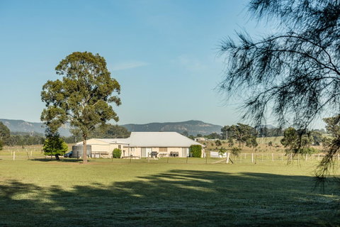 Madigan Wine Country Cottages - Pubs and Clubs 31