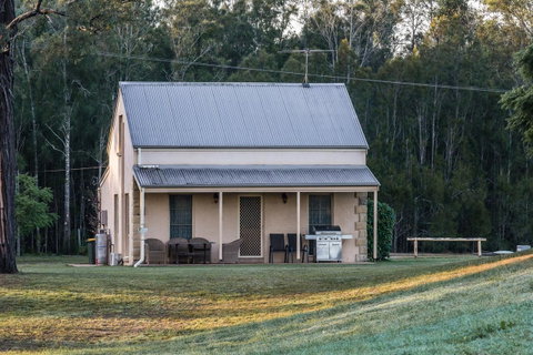 Madigan Wine Country Cottages - Pubs and Clubs 37