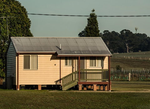 Madigan Wine Country Cottages - Pubs and Clubs 34