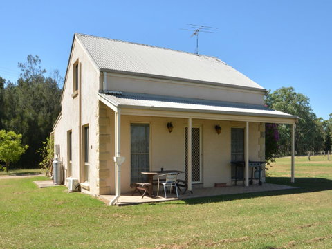 Madigan Wine Country Cottages - Pubs and Clubs 41