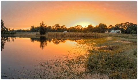 Madigan Wine Country Cottages - Pubs and Clubs 0