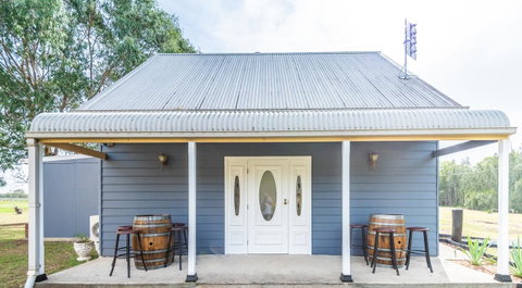 Madigan Wine Country Cottages - Pubs and Clubs 20