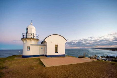 Twin Palms Holiday House At Lighthouse - Pubs and Clubs 14