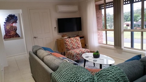 Twin Palms Holiday House At Lighthouse - Pubs and Clubs 3