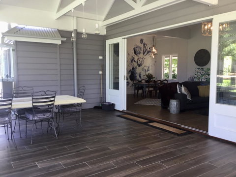 Chanticleer Gardens Barn Cottage With A Pool - Go Out 10