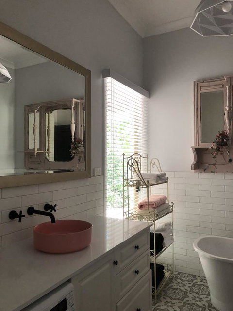 Chanticleer Gardens Barn Cottage With A Pool - Go Out 33
