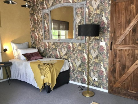 Chanticleer Gardens Barn Cottage With A Pool - Go Out 2
