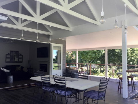 Chanticleer Gardens Barn Cottage With A Pool - Go Out 11