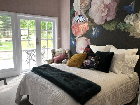 Chanticleer Gardens Barn Cottage With A Pool - Go Out 0