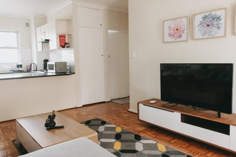 Lotus Stay Manly - Apartment 29B - Go Out 2