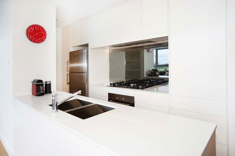 Gadigal Groove - Modern And Bright 3BR Executive Apartment In Zetland With Views - Pubs and Clubs 3