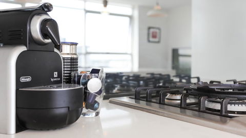 Gadigal Groove - Modern And Bright 3BR Executive Apartment In Zetland With Views - Pubs and Clubs 4