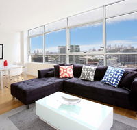 Gadigal Groove - Modern and Bright 3BR Executive Apartment in Zetland with Views - Pubs and Clubs
