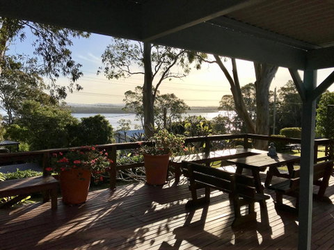Lakeview Cottage - Pubs and Clubs 5