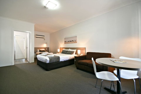 The Aberdeen Motel - Go Out 6