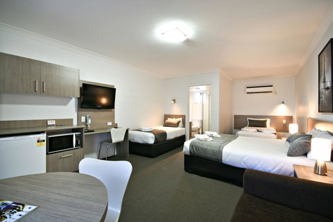The Aberdeen Motel - Go Out 3