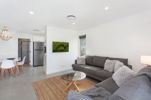 Modern Guest House - Go Out 3