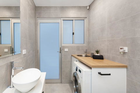 Modern Guest House - Go Out 9