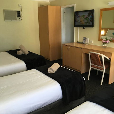Sky Rider Motor Inn - Pubs and Clubs 42