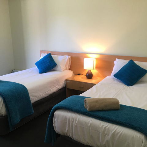 Sky Rider Motor Inn - Pubs and Clubs 30