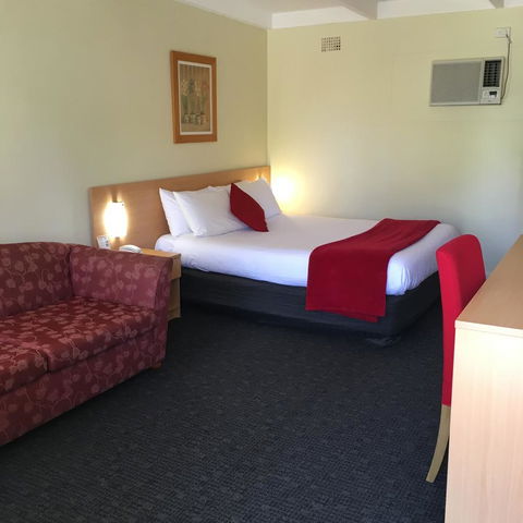 Sky Rider Motor Inn - Pubs and Clubs 4