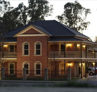Carlyle Suites  Apartments - Pubs and Clubs