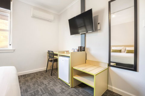 Nightcap At Hume Hotel - Pubs and Clubs 10