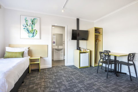 Nightcap At Hume Hotel - Pubs and Clubs 16