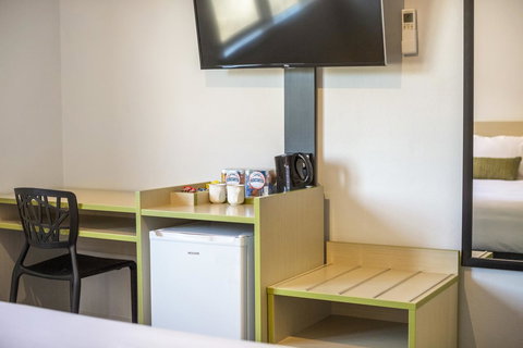 Nightcap At Hume Hotel - Pubs and Clubs 7