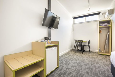 Nightcap At Hume Hotel - Pubs and Clubs 6