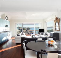Art Deco Apartment With Breathtaking Water Views - Pubs and Clubs