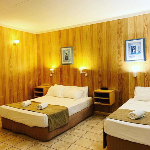 Pine Tree Motel - Pubs and Clubs 21