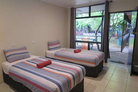 Jump Inn Alice Budget Accommodation - Pubs and Clubs 3