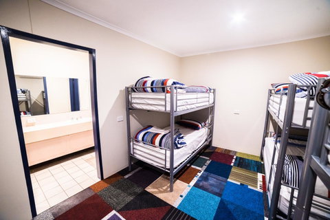 Jump Inn Alice Budget Accommodation - Pubs and Clubs 40