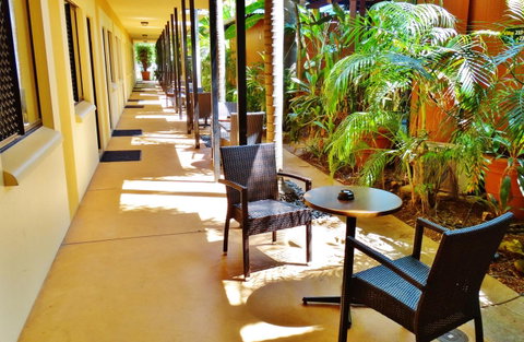 Palms City Resort - Pubs and Clubs 16