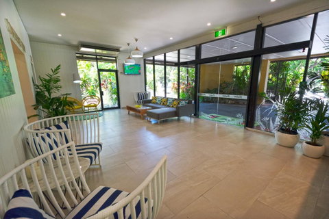 Palms City Resort - Pubs and Clubs 21