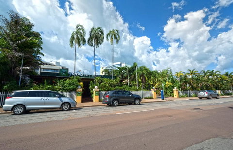 Palms City Resort - Pubs and Clubs 25