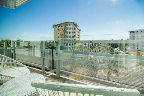 ZEN BY THE WATER - Esplanade Darwin Retreat - Pubs and Clubs 34