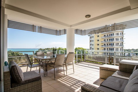 ZEN BY THE WATER - Esplanade Darwin Retreat - Pubs and Clubs 3