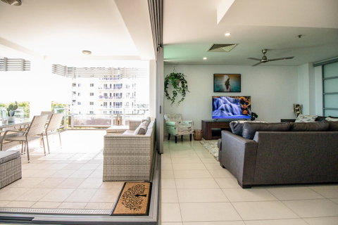 ZEN BY THE WATER - Esplanade Darwin Retreat - Pubs and Clubs 40